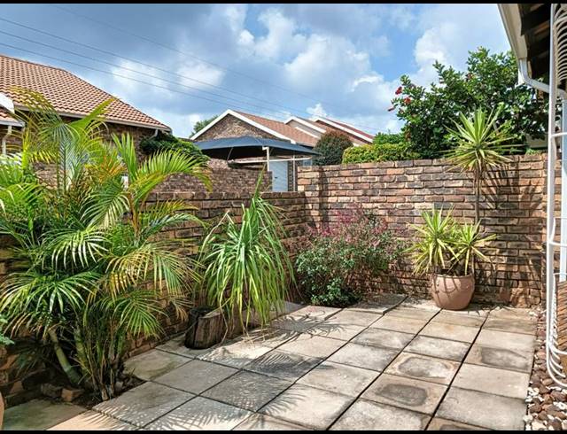 2 BEDROOM PROPERTY TO RENT IN NOORDHEUWEL
